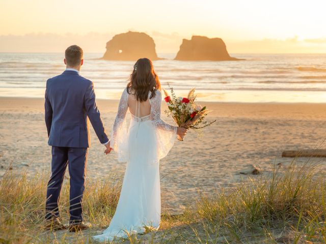 Clayton and Bayleigh&apos;s Wedding in Rockaway Beach, Oregon 31