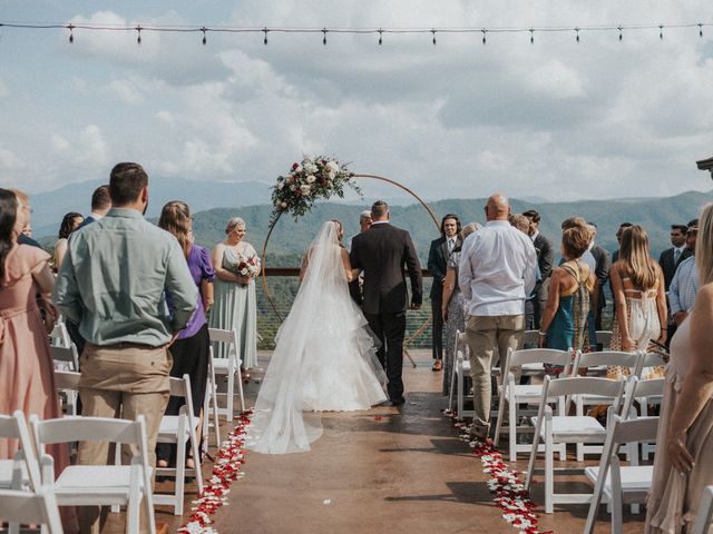 Noah and Haley&apos;s Wedding in Pigeon Forge, Tennessee 2