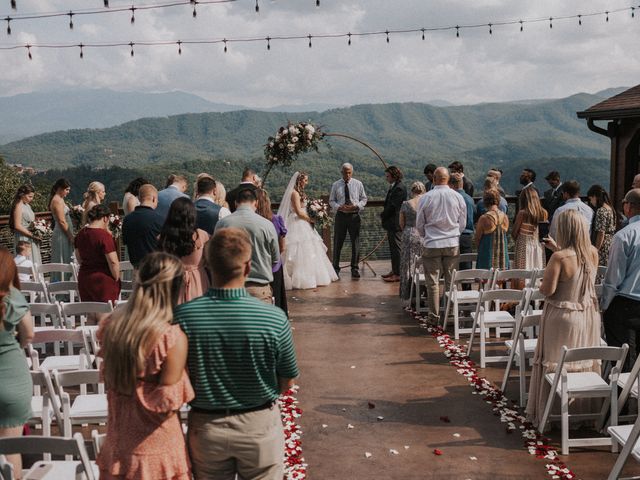 Noah and Haley&apos;s Wedding in Pigeon Forge, Tennessee 9