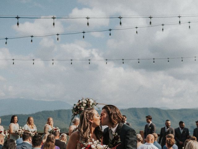Noah and Haley&apos;s Wedding in Pigeon Forge, Tennessee 11