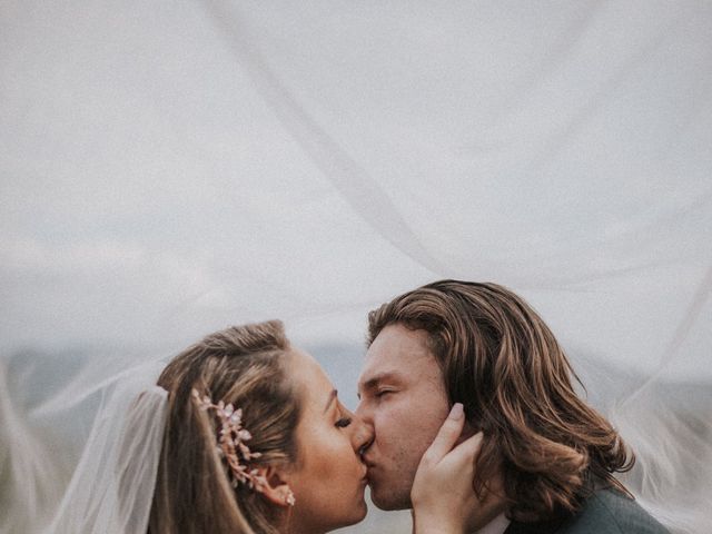 Noah and Haley&apos;s Wedding in Pigeon Forge, Tennessee 16