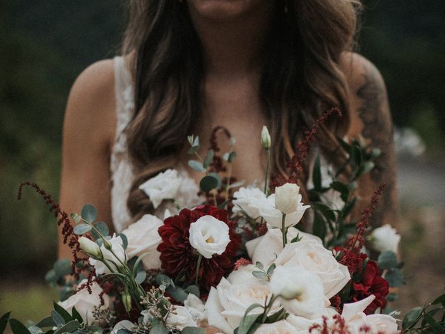 Noah and Haley&apos;s Wedding in Pigeon Forge, Tennessee 18