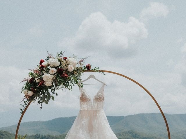 Noah and Haley&apos;s Wedding in Pigeon Forge, Tennessee 36