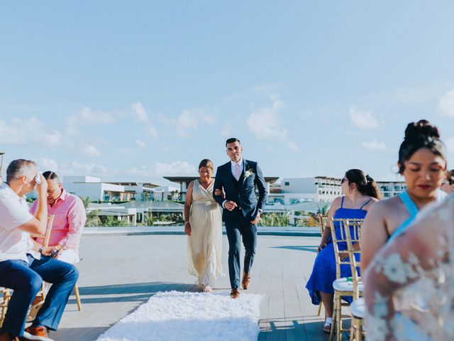Jesus and Mireya&apos;s Wedding in Punta Cana, Dominican Republic 37