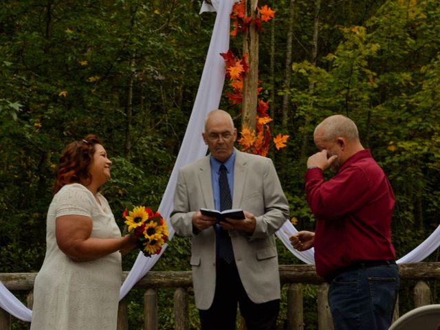 Lee and Jessica&apos;s Wedding in Parkers Lake, Kentucky 18