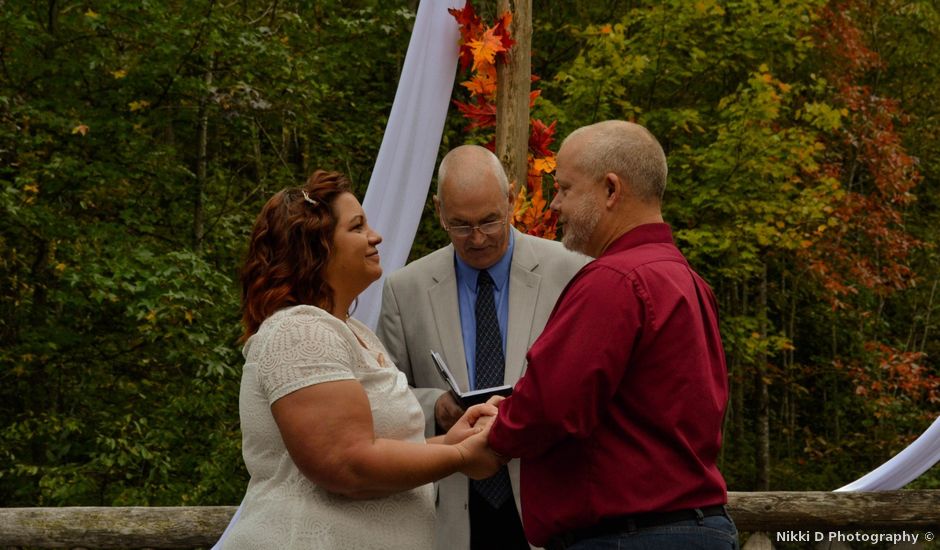 Lee and Jessica's Wedding in Parkers Lake, Kentucky