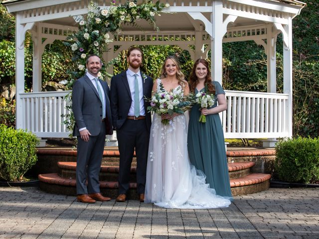 Jordan and Lindsay&apos;s Wedding in Oregon City, Oregon 47