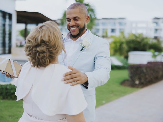 Oscar and Flordaliza&apos;s Wedding in Punta Cana, Dominican Republic 28