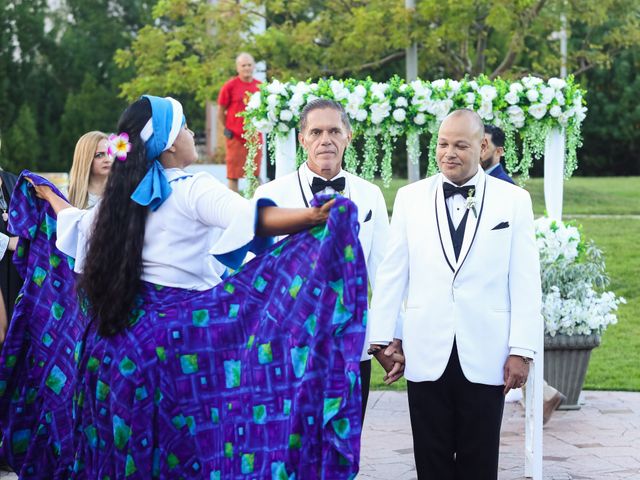 Héctor and Ángel&apos;s Wedding in San Juan, Puerto Rico 31