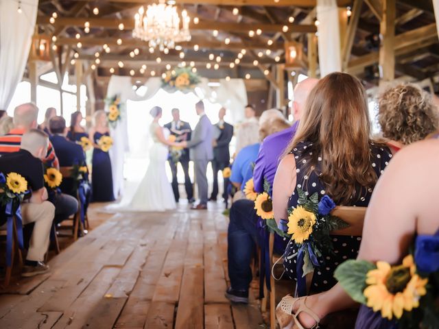 Ross and Laura&apos;s Wedding in Deer Lodge, Tennessee 37