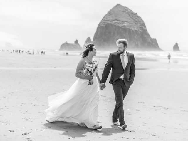 Porter and Emily&apos;s Wedding in Cannon Beach, Oregon 6