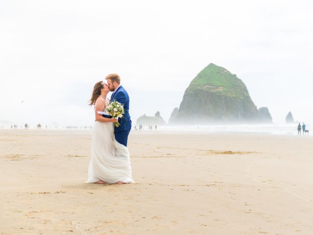 Porter and Emily&apos;s Wedding in Cannon Beach, Oregon 7