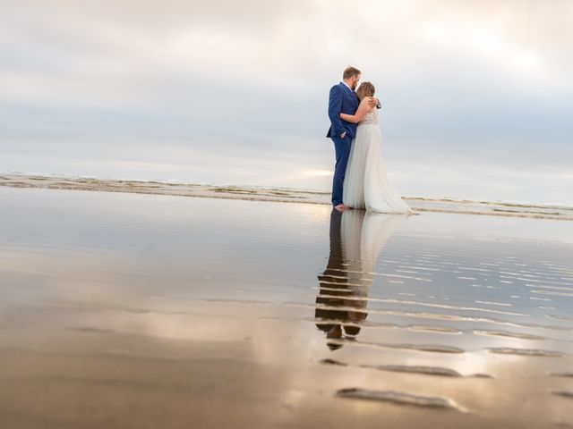 Porter and Emily&apos;s Wedding in Cannon Beach, Oregon 16