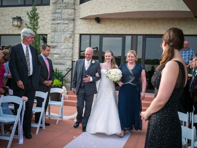 Megan and Lance&apos;s wedding in Kansas 12