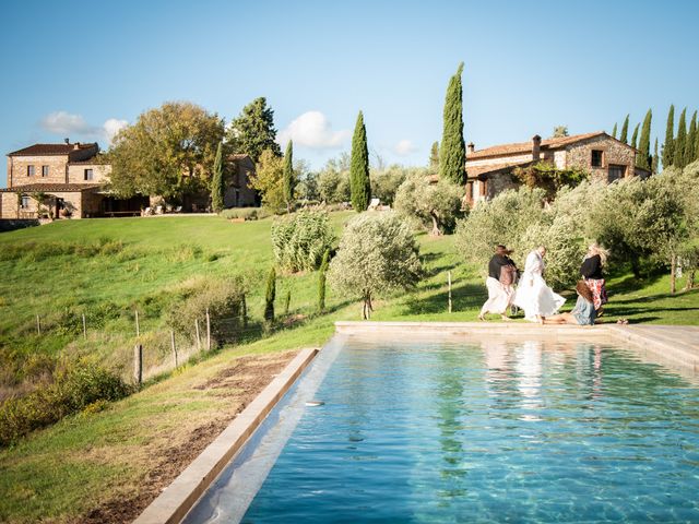 Isa and Lisa&apos;s Wedding in Siena, Italy 44