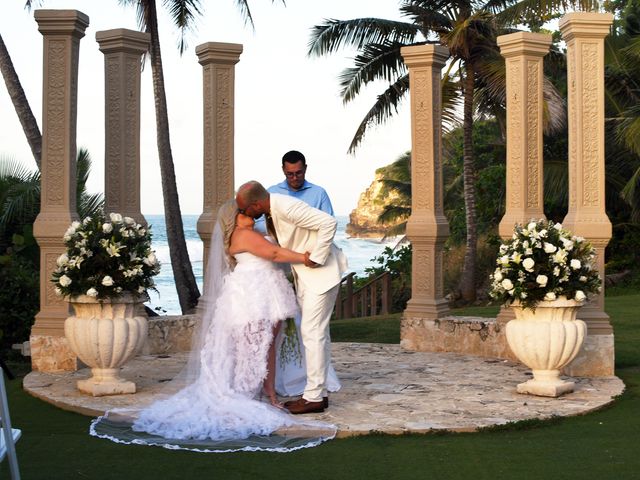 Saul and Jenni&apos;s Wedding in Quebradillas, Puerto Rico 5