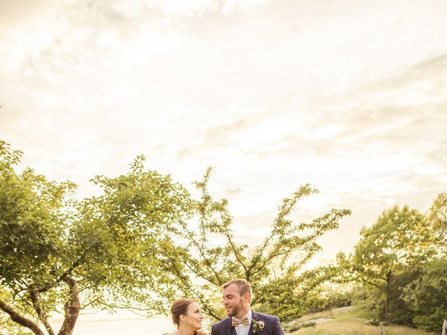 Alex and Lyndsay&apos;s Wedding in Gloucester, Massachusetts 15