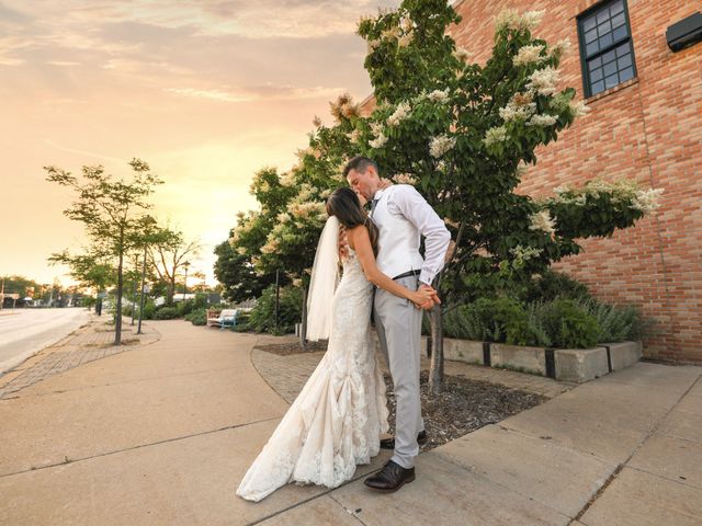 Eric and Ellie&apos;s Wedding in Green Bay, Wisconsin 7
