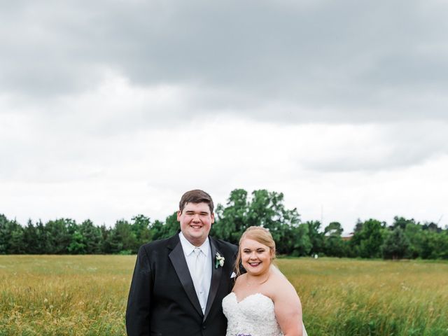 Taryn and Adam&apos;s Wedding in Muscatine, Iowa 3