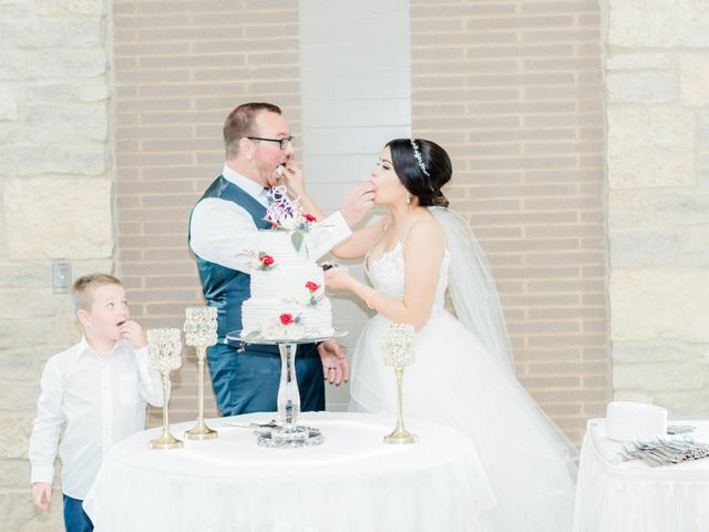 Dulce and Taylor&apos;s Wedding in Sheldon, Iowa 10