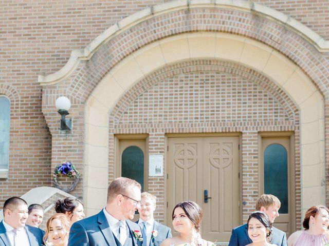 Dulce and Taylor&apos;s Wedding in Sheldon, Iowa 14