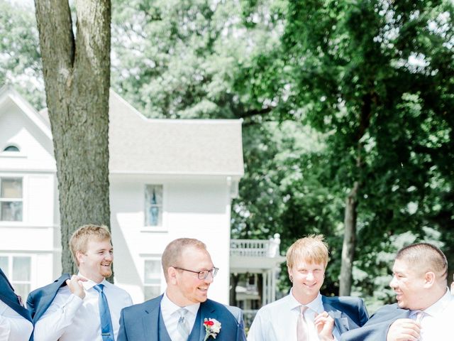 Dulce and Taylor&apos;s Wedding in Sheldon, Iowa 20