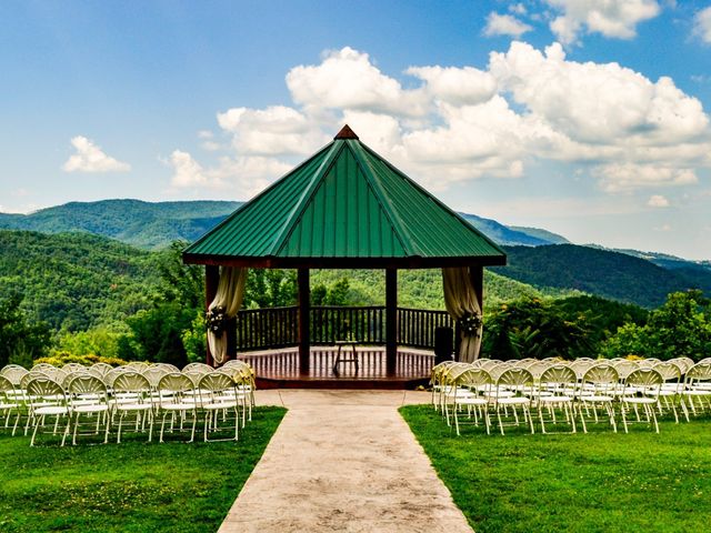 Nikolai and Brittany&apos;s Wedding in Sevierville, Tennessee 3