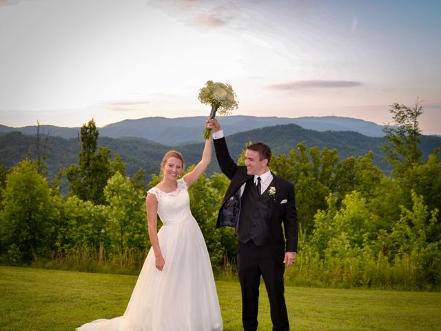 Nikolai and Brittany&apos;s Wedding in Sevierville, Tennessee 16