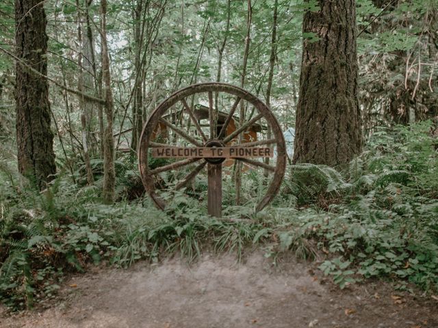 Michael and Nikkie&apos;s Wedding in Sandy, Oregon 18