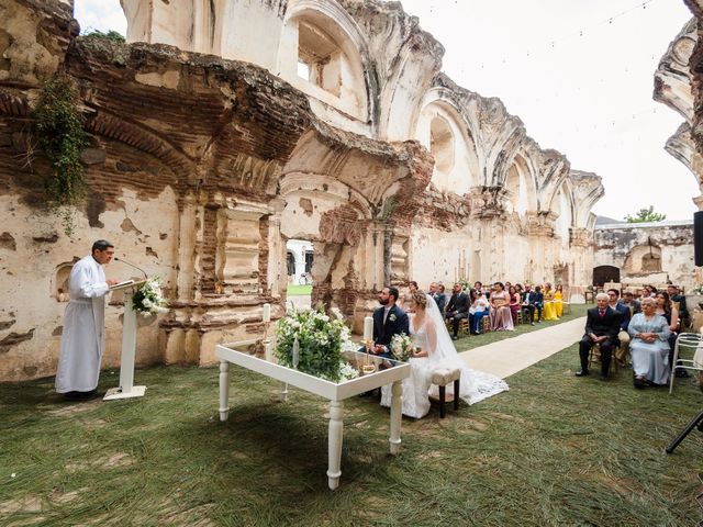 Carlos and María José&apos;s Wedding in San Jose, Costa Rica 22