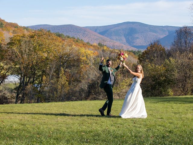 Alexa and Eric&apos;s Wedding in Williamstown, Massachusetts 15
