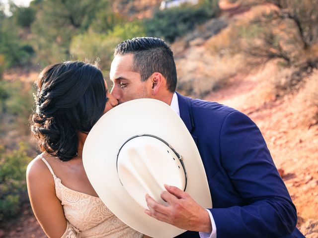 Michael and Genevieve&apos;s Wedding in Sedona, Arizona 9