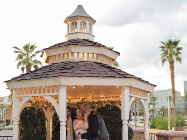 David and Tosha&apos;s Wedding in Las Vegas, Nevada 15