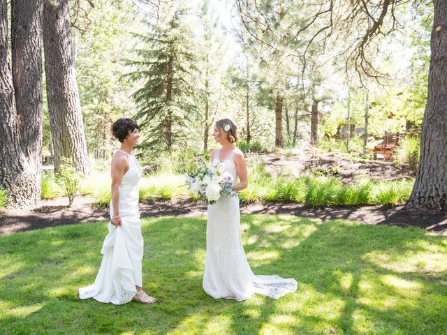 Jen and Kirstin&apos;s Wedding in Bend, Oregon 14