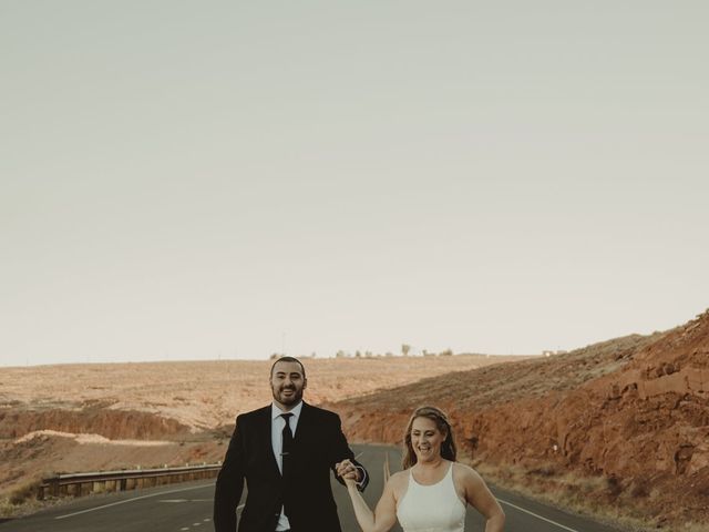 Daniel and Kristy&apos;s Wedding in Lake Powell, Utah 11