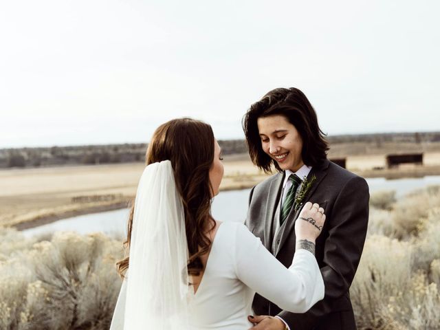 Marley and Hannah&apos;s Wedding in Powell Butte, Oregon 43