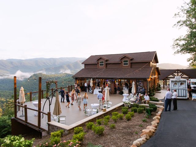 Taylor and Mariah&apos;s Wedding in Pigeon Forge, Tennessee 12