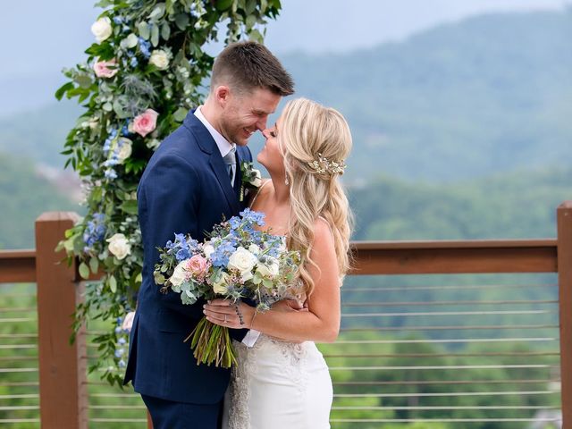 Taylor and Mariah&apos;s Wedding in Pigeon Forge, Tennessee 19