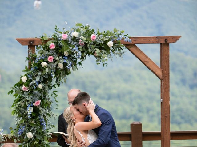 Taylor and Mariah&apos;s Wedding in Pigeon Forge, Tennessee 37
