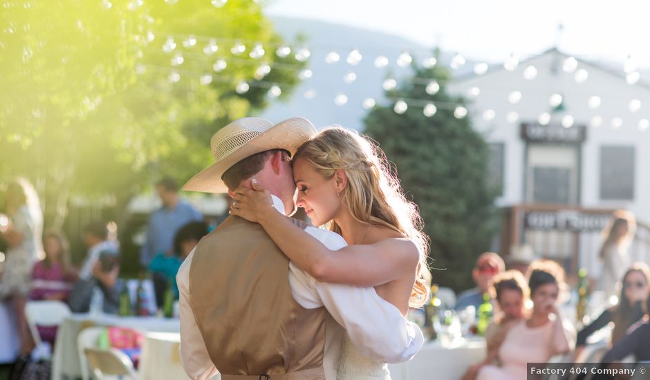 Tyler and Hannah's Wedding in Bridgeport, California