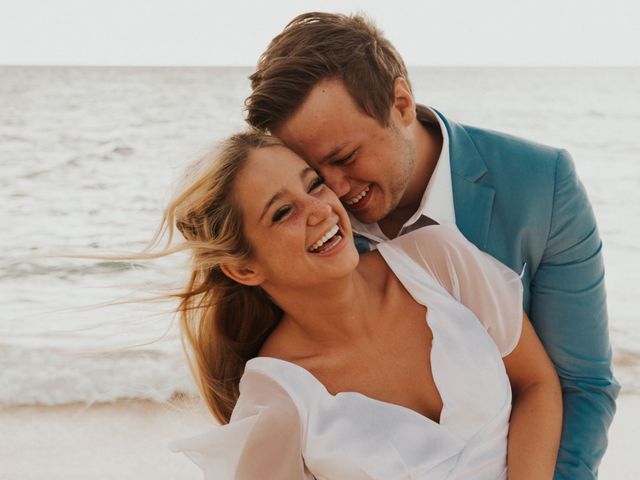 Brady and Taylor&apos;s Wedding in Honolulu, Hawaii 18