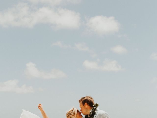 Brady and Taylor&apos;s Wedding in Honolulu, Hawaii 29