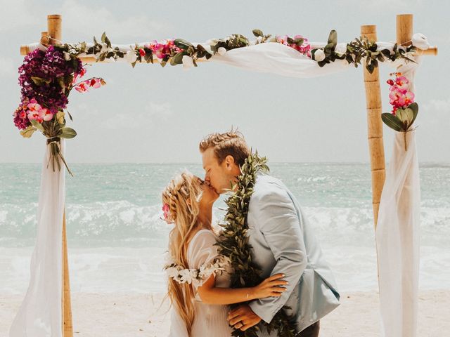 Brady and Taylor&apos;s Wedding in Honolulu, Hawaii 41
