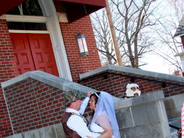 Jeff and Jessica&apos;s Wedding in Eldorado, Illinois 15