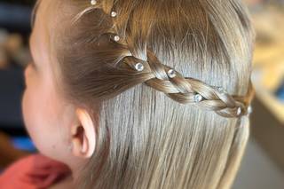 Lizzie Ibarra Hair & Airbrush Make-up Artist - 38