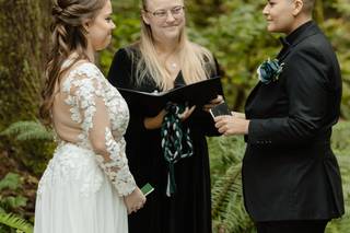 Hillary Lundberg - PNW Wedding Officiant - 8