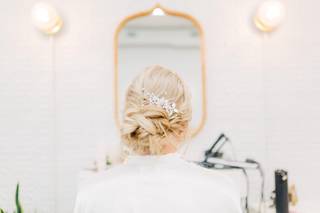 The Salty Blonde Salon - 15