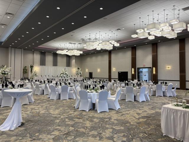Holiday Inn Express & Dakota Dunes Event Center - 1