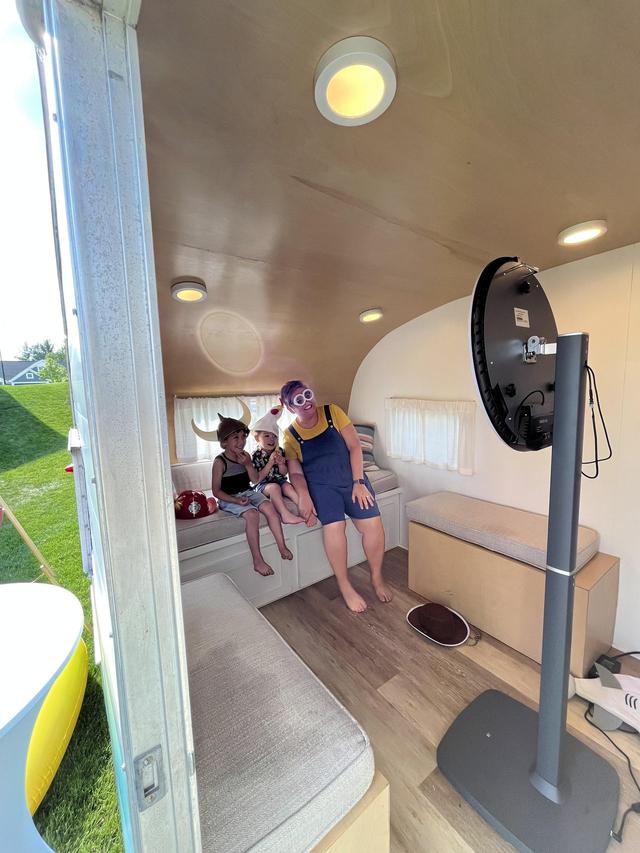 Snappin Wagon Photobooth - 1