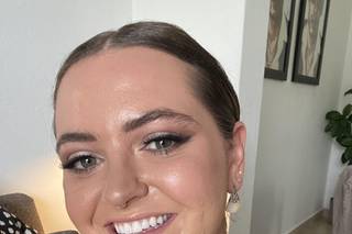 Lizzie Ibarra Hair & Airbrush Make-up Artist - 50